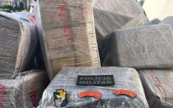 Uma tonelada de maconha é apreendida em carreta em Laranjeiras